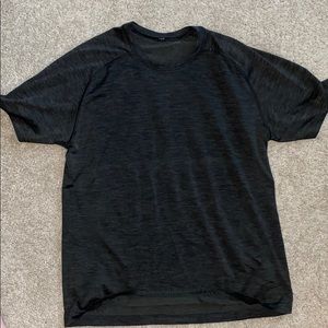 Men’s Lululemon tee